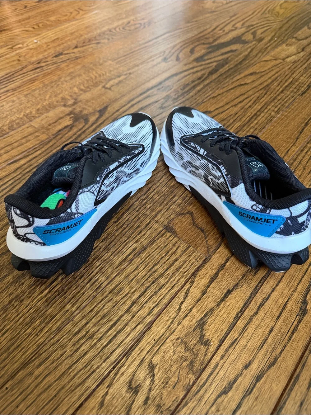 Boys size 3Y Under armour Lightweight Running Shoes in Black, White & Blue